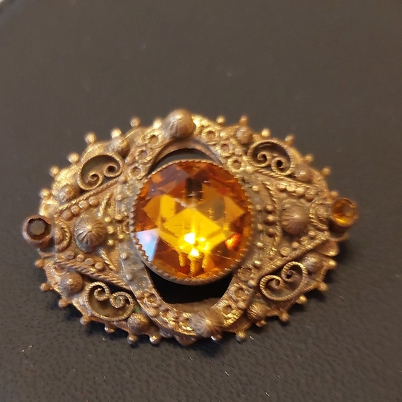Antique Scrollwork Filigree Topaz Honey Faceted Glass Gold Brooch Pin - Picture 14 of 16